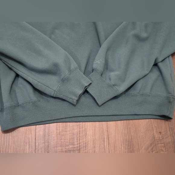 Hollister Green Women's Crop Sweater - Picture 10 of 10